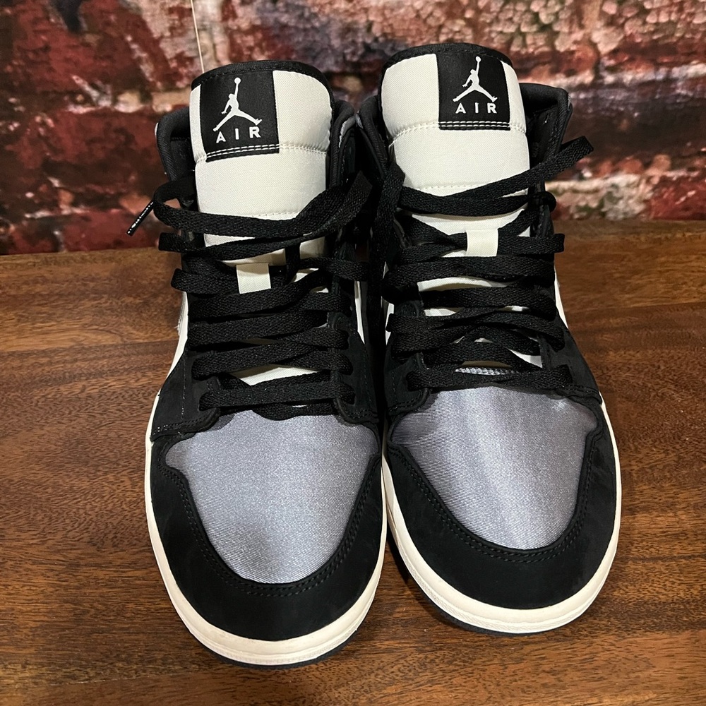 PREOWNED EXCELLENT CONDITION Nike Black Grey and White JORDAN 1’s Sneakers - Picture 4 of 10